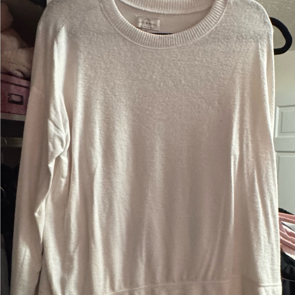 LUCKY White Long Sleeve Sweater